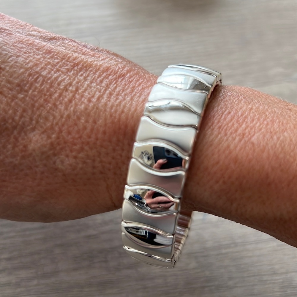 Excellent condition silver plated stretch bracelet.
